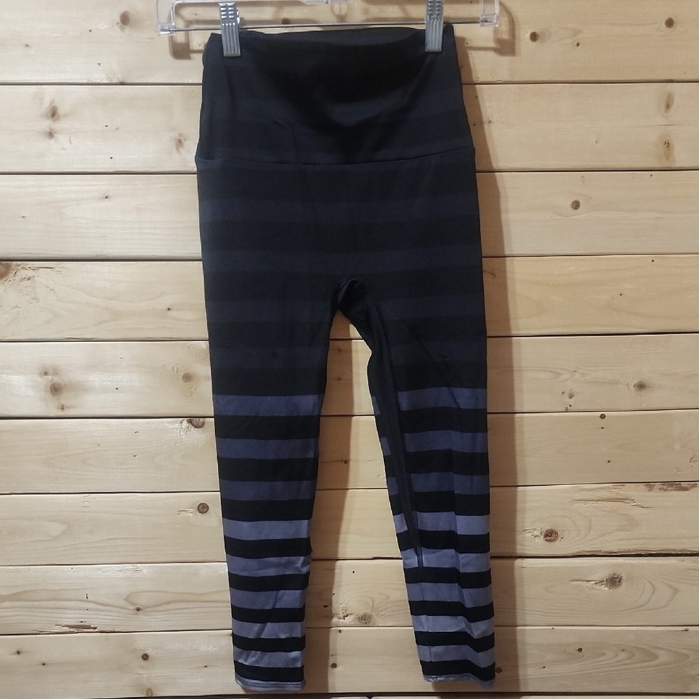K-Deer Leggings Size Small Womens Capri